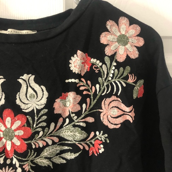 Short Sleeve Flower Embroidered Shirt - Picture 3 of 4